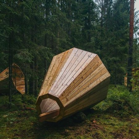 Κρυμμένα στα δάση της Σλοβενίας υπάρχουν ξύλινα μεγάφωνα για έναν υπέροχο λόγο