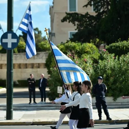 Αν είσαι παιδί με αυτισμό δεν μπορείς να κρατάς τη σημαία στην παρέλαση;