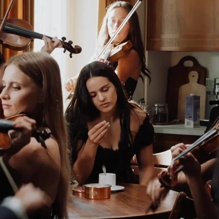 Όλοι μιλούν για τη νέα τραγουδάρα της Rosalía και δικαίως