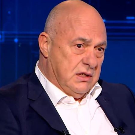 Ο Μπέος «έχει πάει με μαύρη γυναίκα» όπως ο ομοfοβικός «έχει φίλους γκέι»