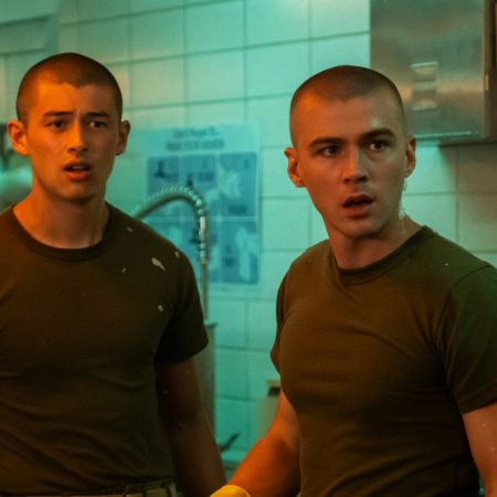 To Βοοts σου δείχνει πώς είναι να είσαι gay στρατιώτης στην Αμερική