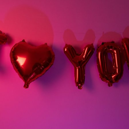 Εσείς πείτε «σ' αγαπώ» από το chat, εμείς θα τα λέμε κοιτώντας στα μάτια