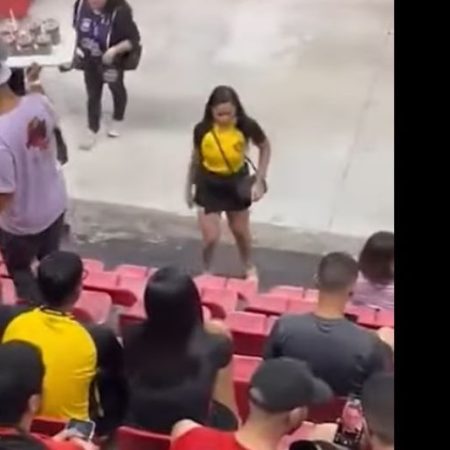 Βραζιλιάνα πιάνει το αμόρε με άλλη, του τα 'πε ένα χεράκι κι έφυγε με την κοπέλα