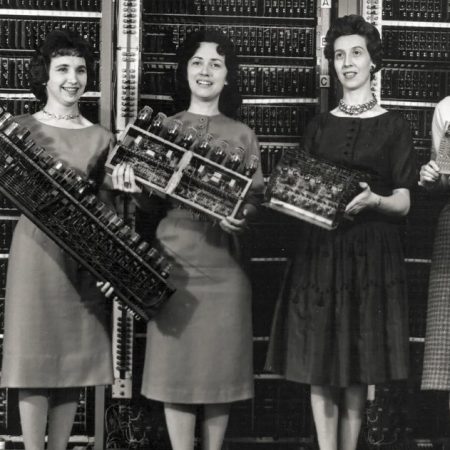 6 γυναίκες προγραμμάτισαν τον ENIAC αλλά δεν καλέστηκαν καν στην παρουσίαση του demo