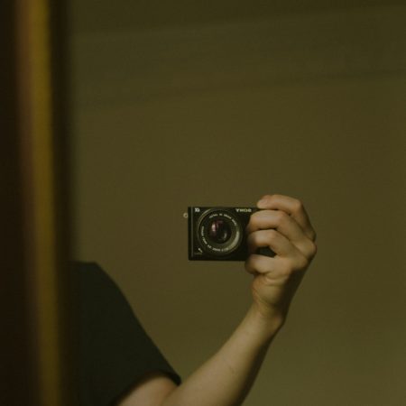 Ερωτεύεσαι «έτσι» γιατί αυτό βλέπεις όταν κοιτάζεις μέσα σου