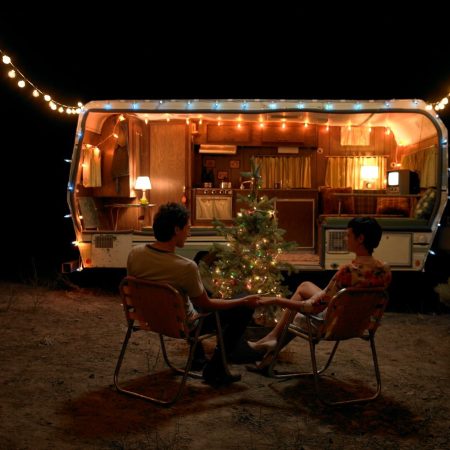 Πώς να ταξιδέψεις οικονομικά στις γιορτές, χωρίς να χάσεις τη μαγεία τους