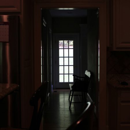 Απeίλησε τη γυναίκα και την κόρη του ότι ή θα βγουν στην «πιάτσα» ή θα τις σkotώσει