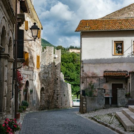 Sermoneta: Το μεσαιωνικό χωριό για να το ζήσεις ψαγμένα και ιταλικά