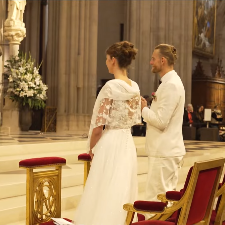 Γάμος στήθηκε στη Νοτρ Νταμ για τον ξυλουργό που επισκεύασε τη καμμένη στέγη