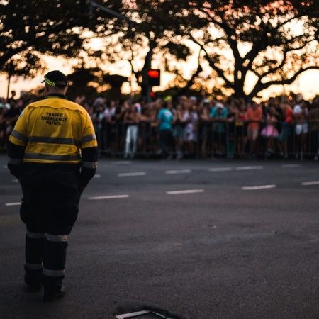 Οι φωτιές σβήνουν πιο εύκολα όταν δεν τις αντιμετωπίζεις μόνος