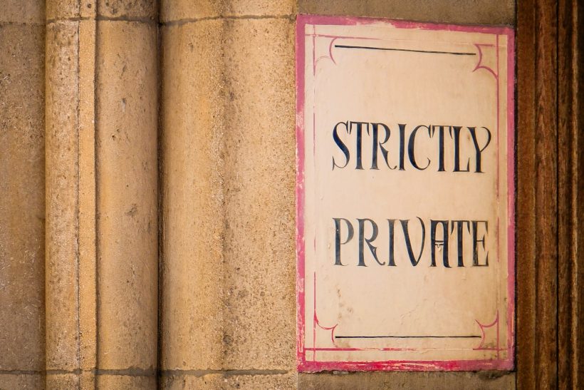 4 πράγματα που δε χρειάζεται να ξέρει κανείς για σένα