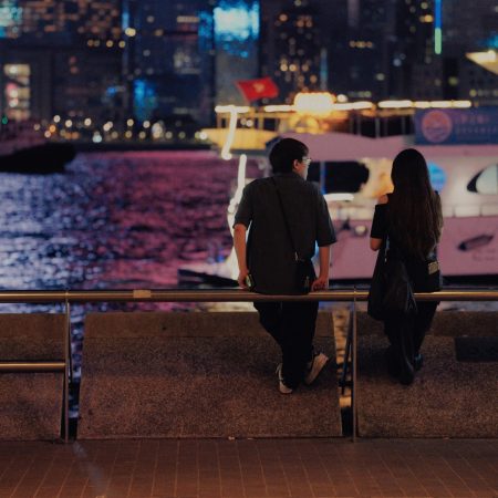 Για όλους υπήρξε κάποτε ένας ξένος που μας άκουσε όπως ποτέ κάποιος δικός μας