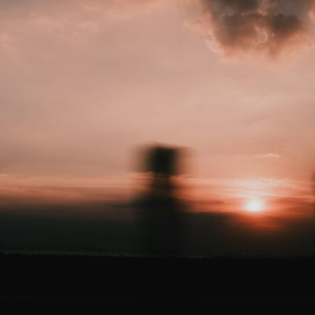 Ένα ηλιοβασίλεμα μακριά