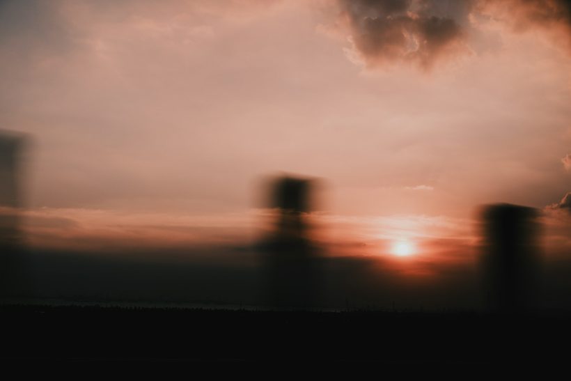 Ένα ηλιοβασίλεμα μακριά