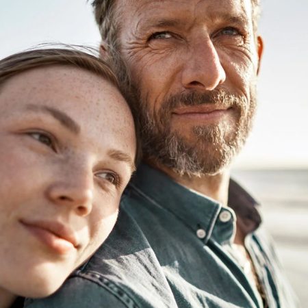 «Άνδρες με νεότερη σύντροφο ζουν περισσότερο» κι άλλα 6 facts για τις σχέσεις με διαφορά ηλικίας