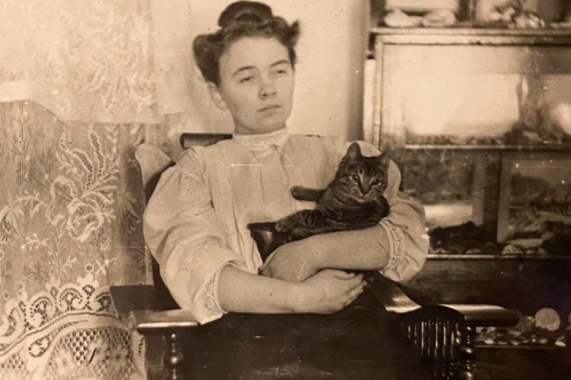 H σeξιστική και μακρά ιστορία πίσω από το «θα μείνεις γεροντοκόρη με 10 γάτες»