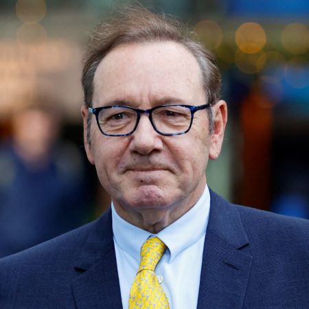 Κέβιν Σπέισι: «Είμαι γκέι. Απολαμβάνω την παρέα των αντρών»