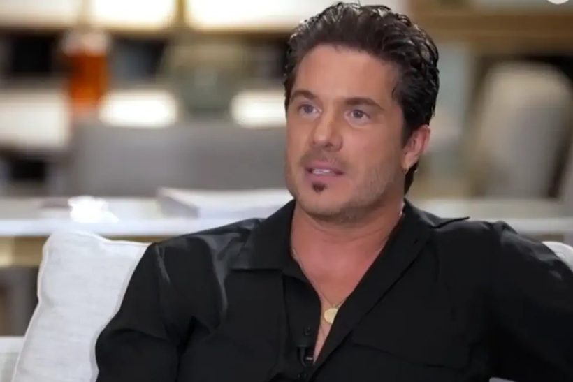 Ο Νίκος Οικονομόπουλος είναι «παραδομένος στον Θεό» και το ελληνικό ίντερνετ τον κρίνει