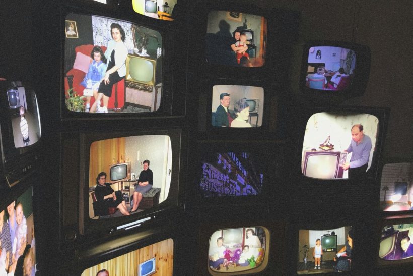 Στα social media το μη αισθητικό, το διαφορετικό, δεν πουλάει κι αυτό μπερδεύει