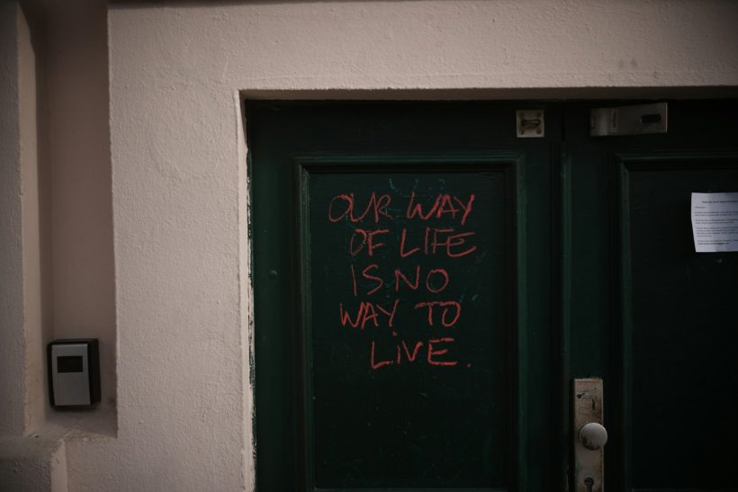 Να βιαστείς, να δουλέψεις, να καθαρίσεις, να διαβάσεις, να γυμναστείς: Και πότε ζεις;