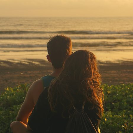 Ο viral κανόνας 2-2-2 υπόσχεται να σε βοηθήσει να σώσεις τη σχέση σου