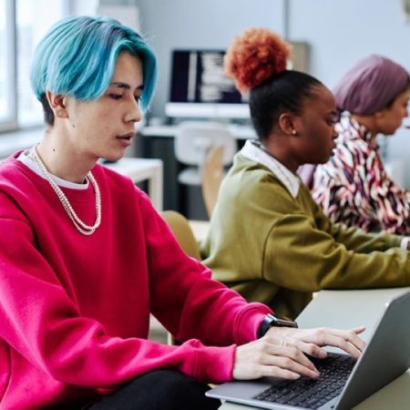 Όσους Ζoomers και να απολύσεις, στο τέλος θα δεχτείς τα δίκαια αιτήματά τους