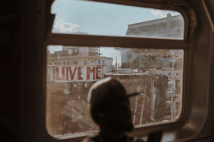 Σε κανέναν δε χρωστάς την υγεία σου κι ας έγινε ο κόσμος σου όλος