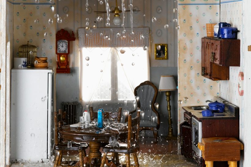 Αν νιώθουμε άδειοι ή χαμένοι, μπορεί να πρέπει απλώς να καθαρίσουμε το σπίτι μας