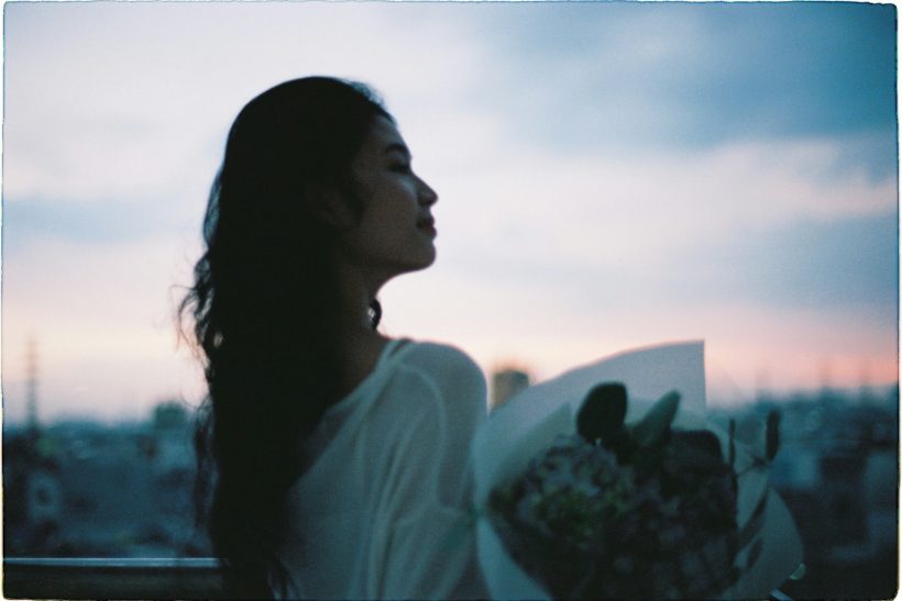 Τι πραγματικά σημαίνει το «δεν ξέρω πώς ή δε θέλω να είμαι ρομαντικός» σε μια σχέση