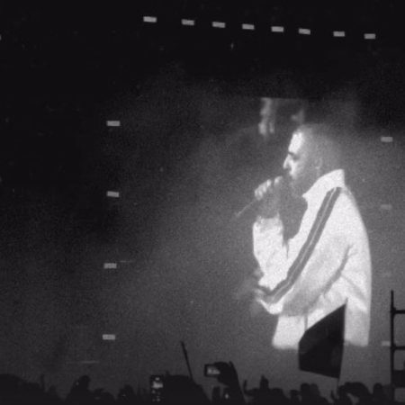 Η χθεσινή συναυλία του ΛΕΞ ήταν η επανένωση μιας παρέας 45.000 ατόμων