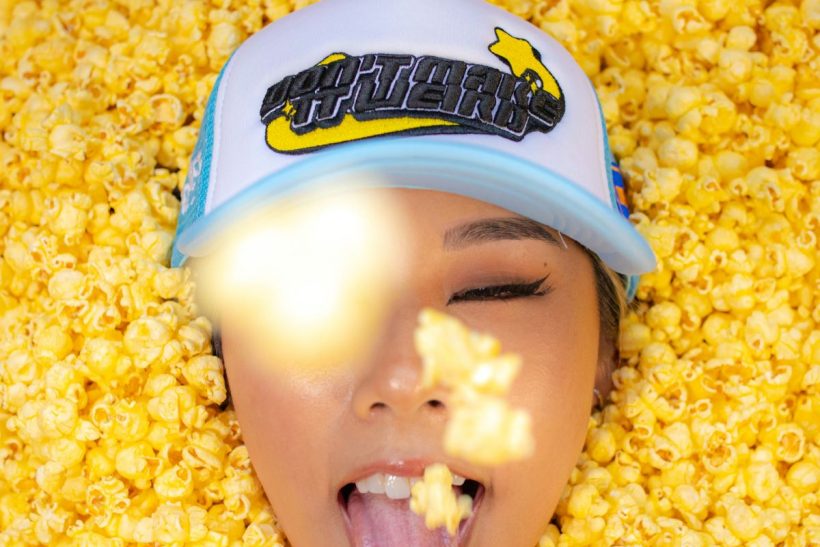 Τα popcorn kisses είναι ο νέος τρόπος που η Gen Z θα δείξει τον έρωτά της