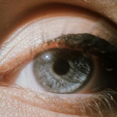 O εγκέφαλος μπορεί να διακρίνει μέσα από τα μάτια τις προθέσεις του άλλου