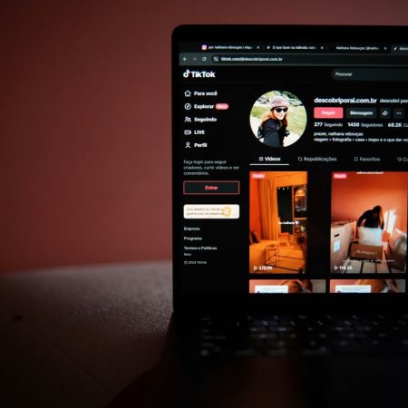 Είναι το fyp μας στο TikTok ο ψηφιακός μας καθρέφτης;