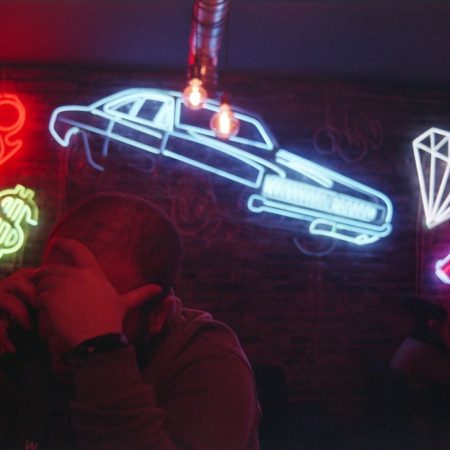 «Μ’ αγαπά, δε μ’ αγαπά»: Ο διπλός δεσμός στις σχέσεις 