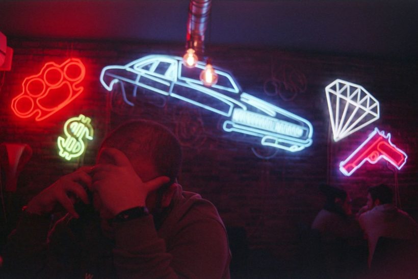 «Μ’ αγαπά, δε μ’ αγαπά»: Ο διπλός δεσμός στις σχέσεις 