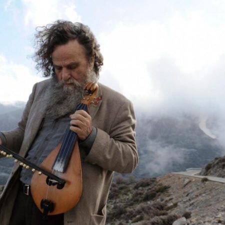 Δυο στίχοι κι όλος ο κόσμος: Οι μαντινάδες που δεν γερνούν ποτέ