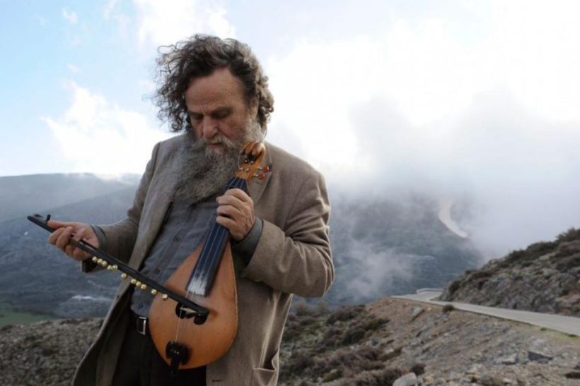 Δυο στίχοι κι όλος ο κόσμος: Οι μαντινάδες που δεν γερνούν ποτέ