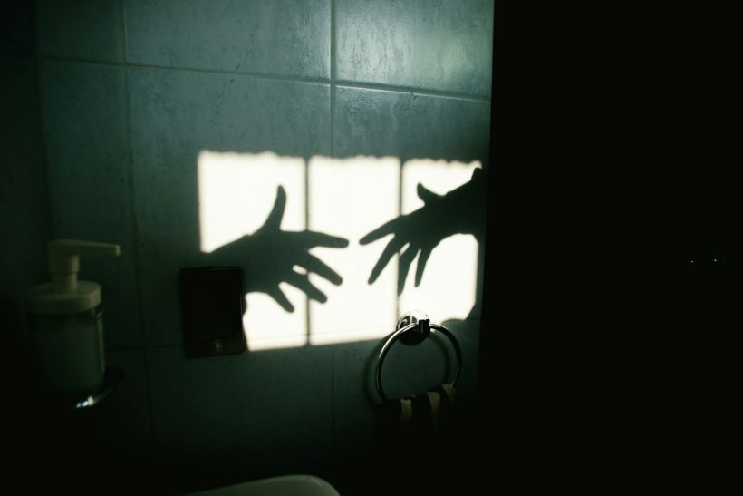 Τι μας κάνει πραγματικά ανασφαλείς σε μια σχέση;