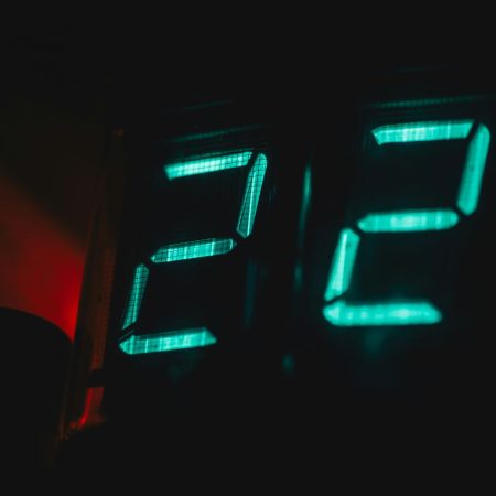 Είμαστε, όμως, οι άνθρωποι ε; Ζούμε στην πλάνη του χρόνου όσο αυτός τελειώνει