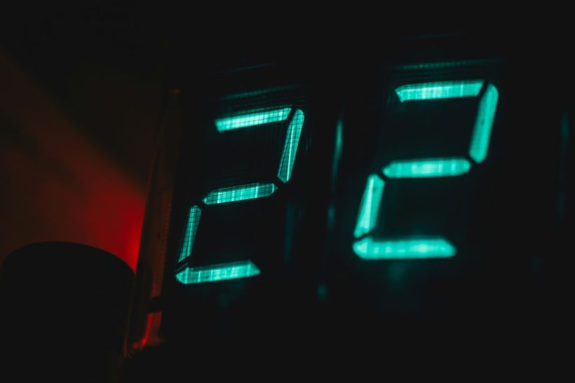 Είμαστε, όμως, οι άνθρωποι ε; Ζούμε στην πλάνη του χρόνου όσο αυτός τελειώνει