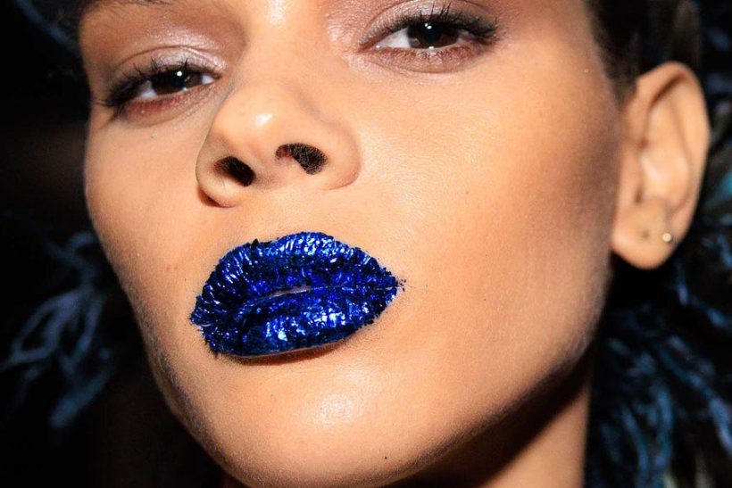 Trend alert 2026: 7 χοτ beauty τάσεις σε μαλλιά, νύχια, πρόσωπο, body