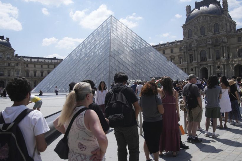 Λούβρο: Εργαζόμενοι απεργούν γιατί έχουν εξαντληθεί από τις συνθήκες εργασίας