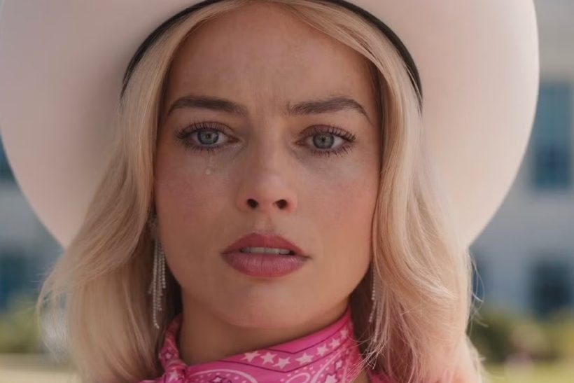 Μας είπαν να μεγαλώσουμε· όχι ότι θα πρέπει να καταπίνουμε όσα μάς πνίγουν