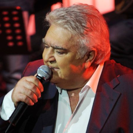 Ο Πασχάλης Τερζής επιστρέφει με νέο τραγούδι και ήδη ανοίγουμε μπουκάλια