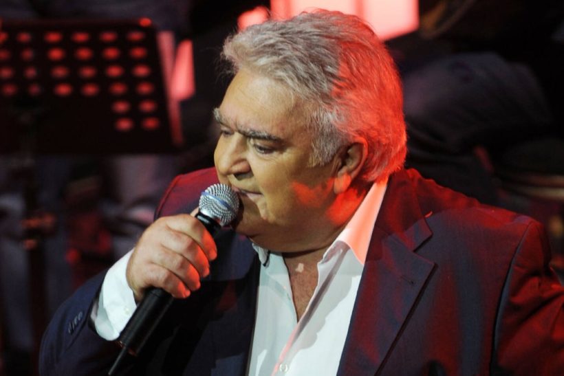 Ο Πασχάλης Τερζής επιστρέφει με νέο τραγούδι και ήδη ανοίγουμε μπουκάλια