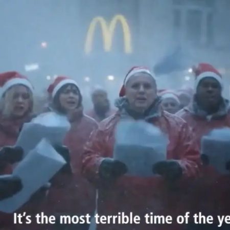 Είναι αυτή η χειρότερη χριστουγεννιάτικη διαφήμιση έβερ;
