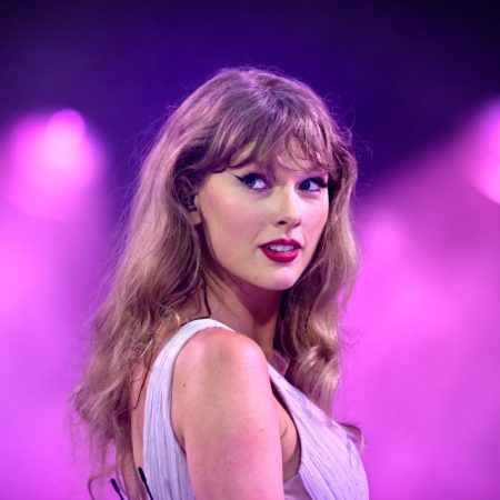 Είναι time traveler; Η Τέιλορ Σουίφτ 