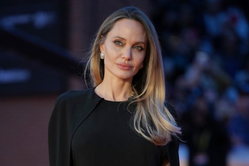 Η Αντζελίνα Τζολί μάς δείχνει την ουλή απ' τη μαστεκτομή της για έναν πολύ σημαντικό λόγο