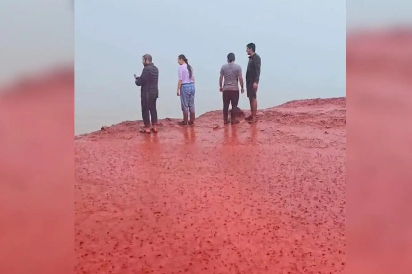 Μία απόκοσμη κι εντυπωσιακή κόκκινη βροχή έλουσε το Ορμούζ στο Ιράν
