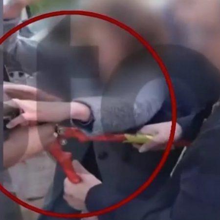 Χαλάνδρι: Καθηγητής που ήθελε να «σπάσει» κατάληψη, έπιασε δάχτυλα μαθητή με κόφτη